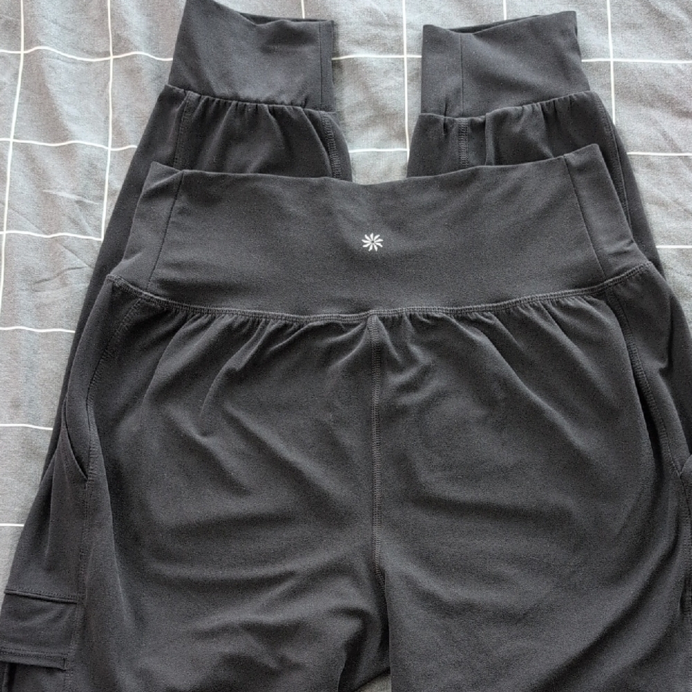NWOT Athleta Salutation Cargo Black Jogger Yoga Size M/T - Picture 4 of 6